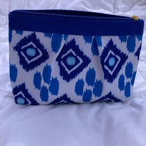 Estee Lauder | White & Blue Makeup Bag